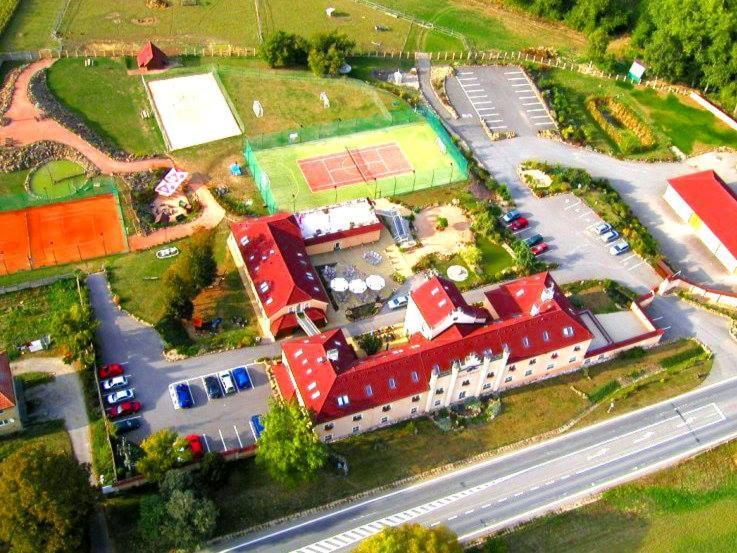 Hotel Allvet Drnovice  Εξωτερικό φωτογραφία