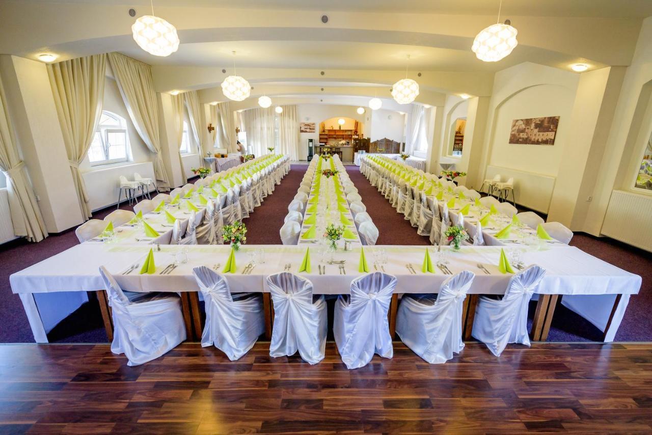 Hotel Allvet Drnovice  Εξωτερικό φωτογραφία